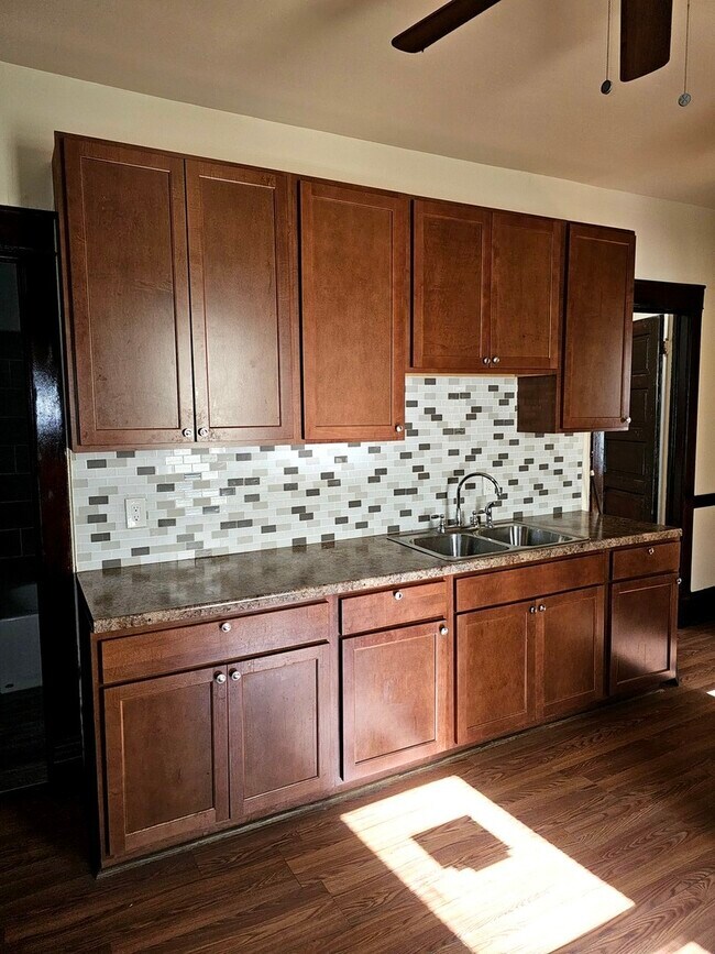 Building Photo - 11118 S Edbrooke Ave