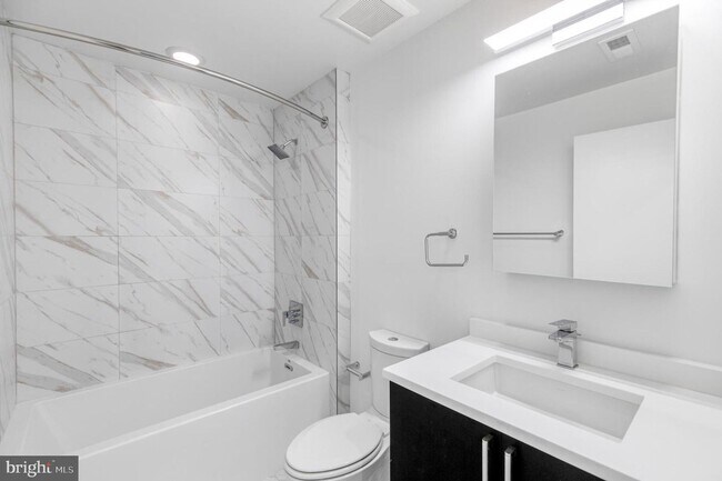 Building Photo - Northern Liberties Townhome with Parking