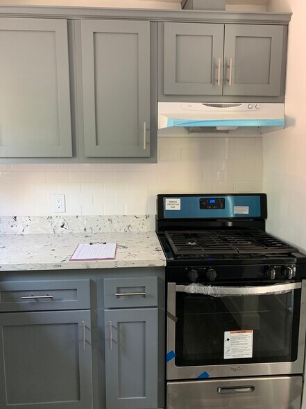 Kitchen - 1483 1/2 Allison Ave