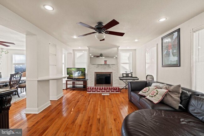 Building Photo - 233 Melrose Ave