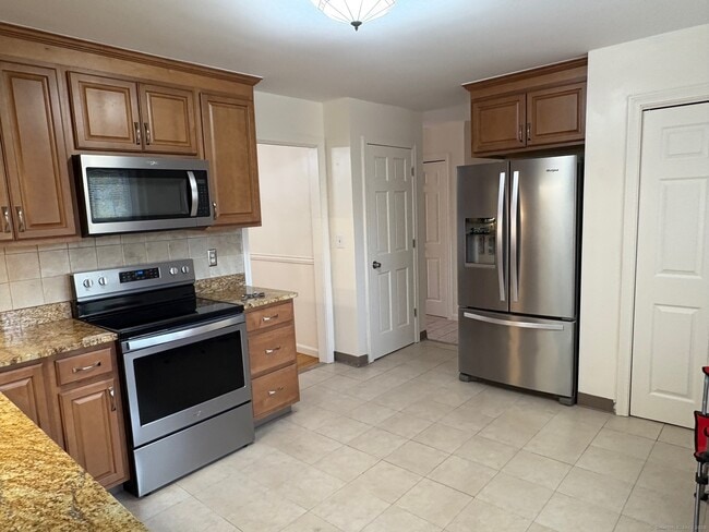 Building Photo - 5 Beaver Dam Trail