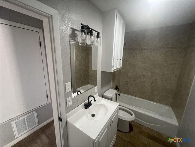 Building Photo - 1801 Forest Trail