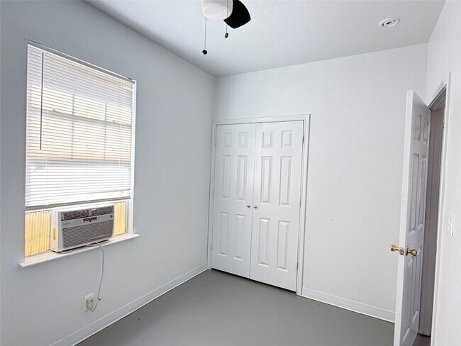 Building Photo - 251 Zimmerman Ave