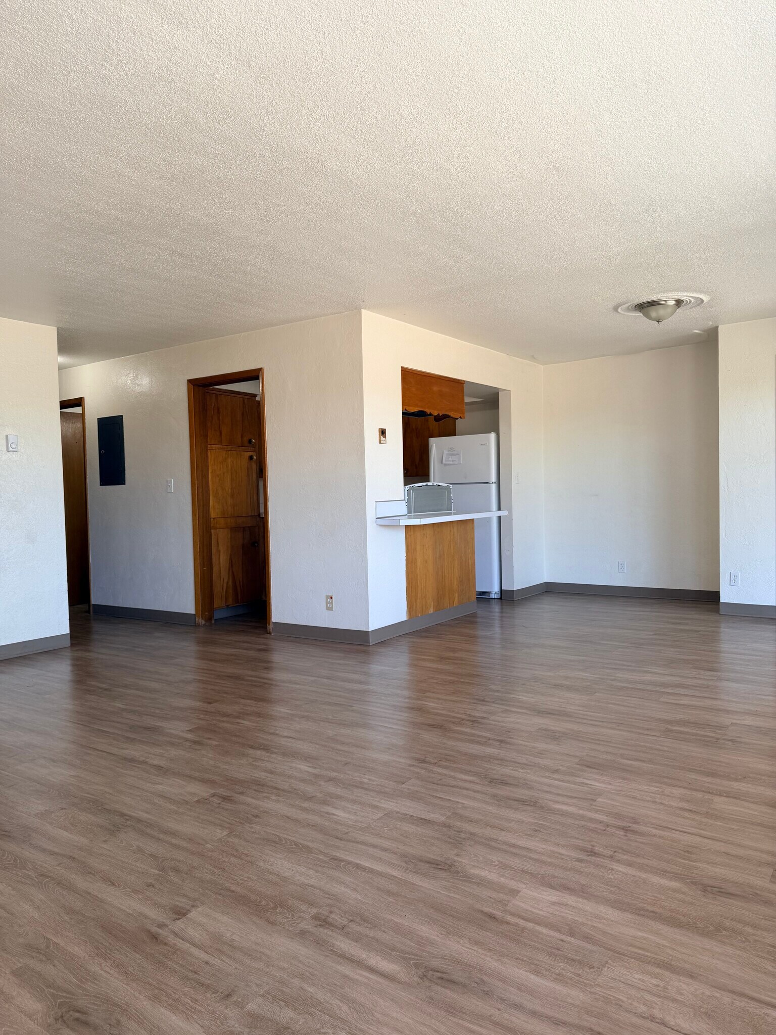 Building Photo - 539 W Crest Dr