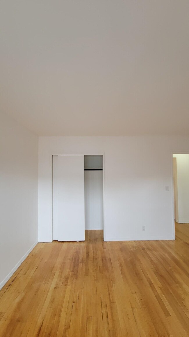 Building Photo - 204 Woodcliff Ave