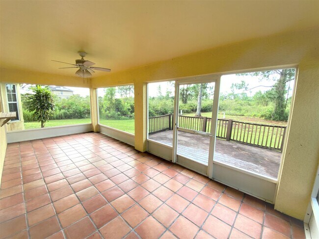 Building Photo - ** GOLDEN GATE ESTATES ** 3 BED / 2 BATH -...