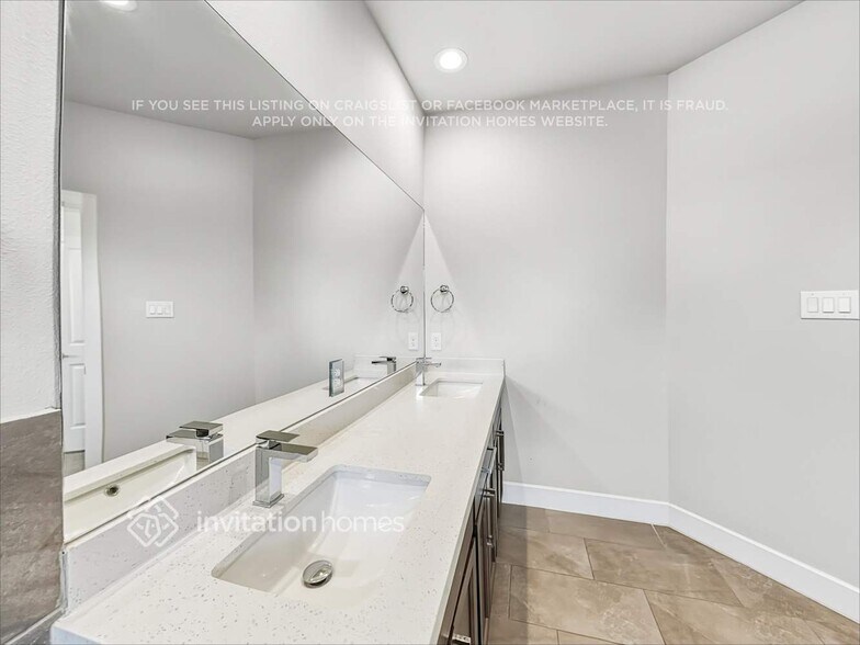 Building Photo - 10534 Executive Lake Dr