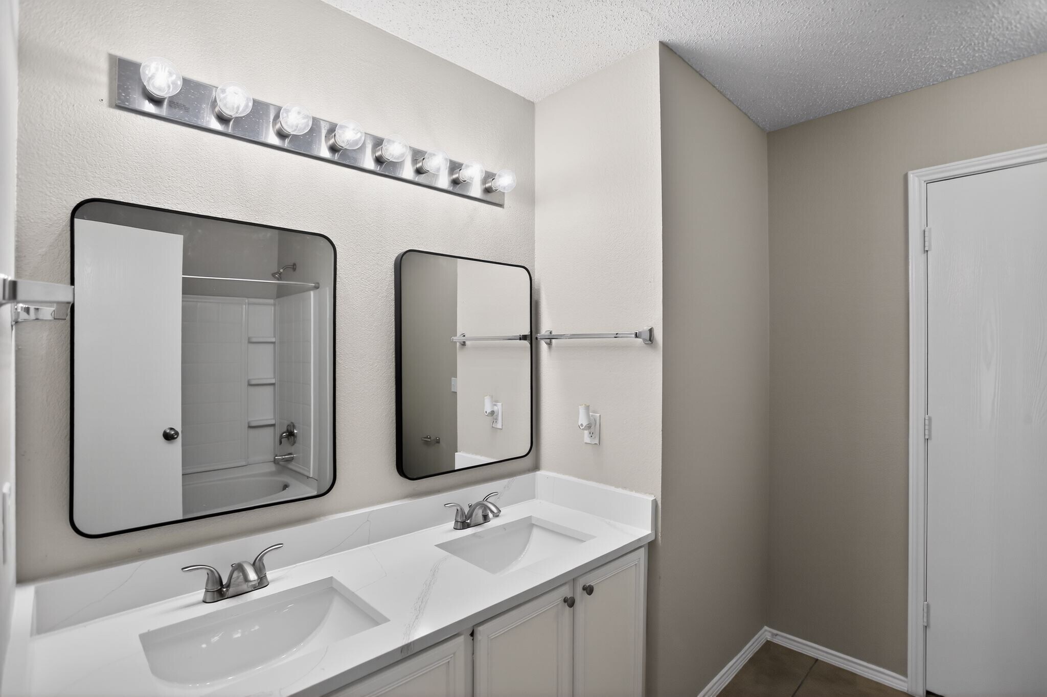 Building Photo - 4608 Merlot Dr
