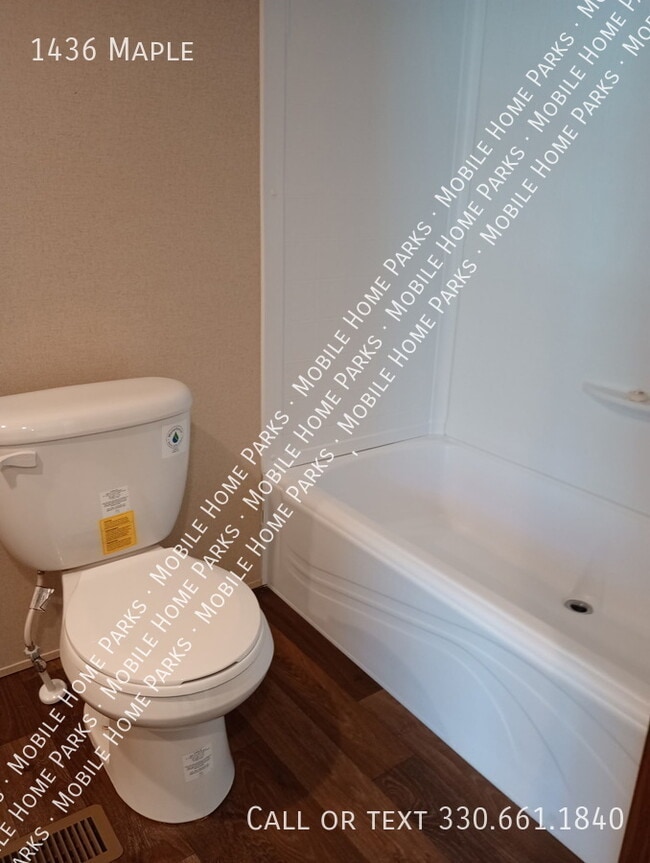 Building Photo - 1436 Maple-