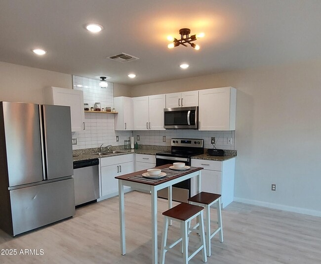 Building Photo - 10128 W Century Dr