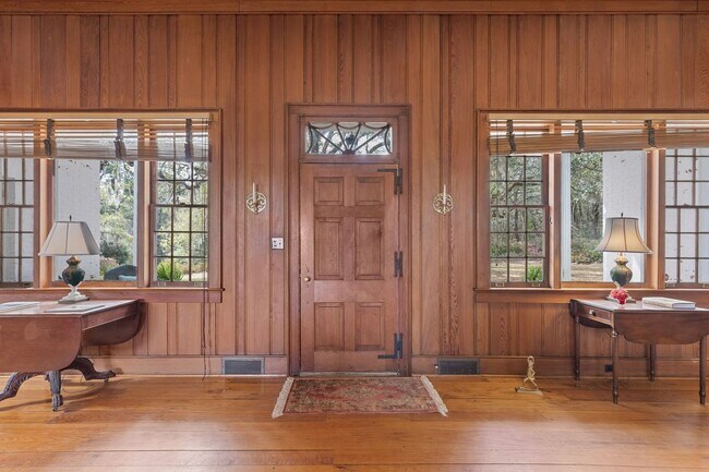 Building Photo - Historic Plantation Property on the Ashley River