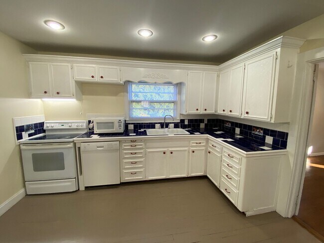 Building Photo - 9 McKinnish Cove Rd