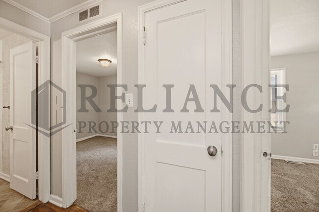 Building Photo - 1126 Silverdale Ct