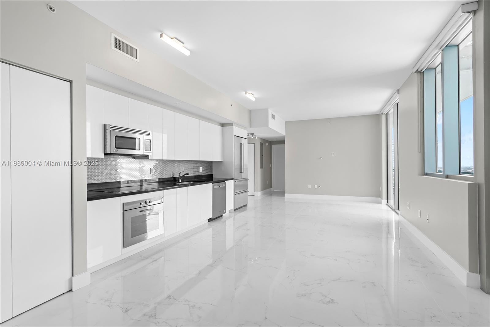 Building Photo - 92 SW 3rd St