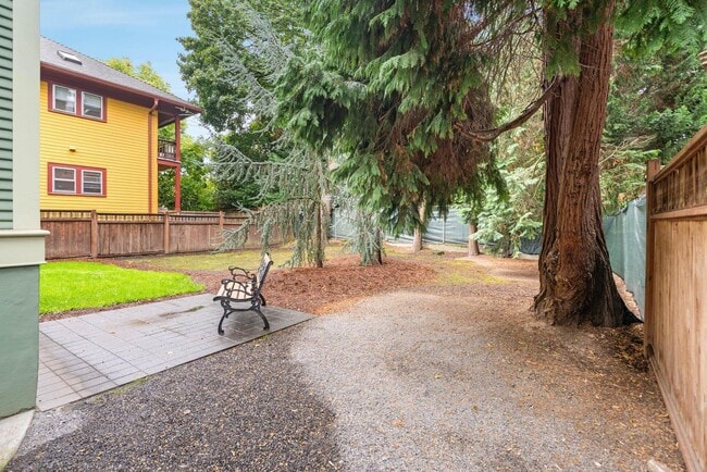 Building Photo - $300 off 1st month! Beautiful 2-bdrm/1-bat...