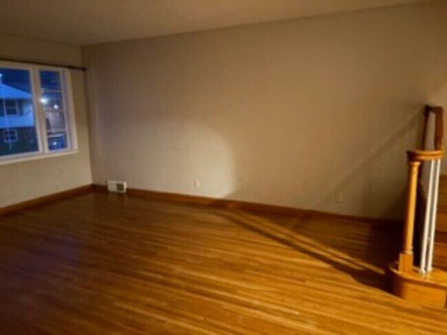 Building Photo - 8100 - 547/549 COURT AVE. (WESTON)