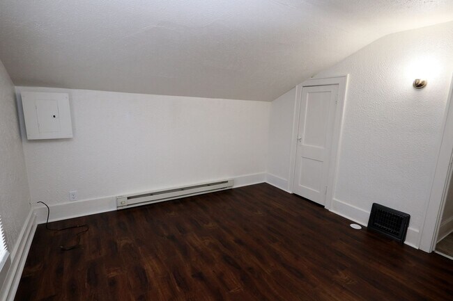 Building Photo - 1601-B