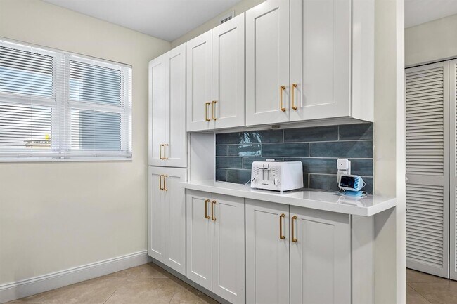 Building Photo - 111 N Pompano Beach Blvd