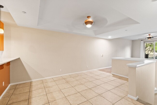 Building Photo - Beautiful 3 BD/2.5 BA, 2 Car Garage, Townh...
