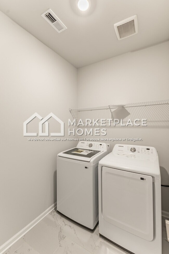 Building Photo - 206 Stockyard Cir