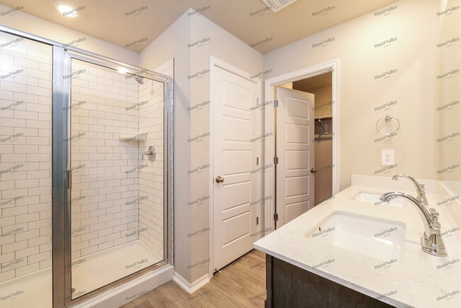 Building Photo - 2405 Iris Ct