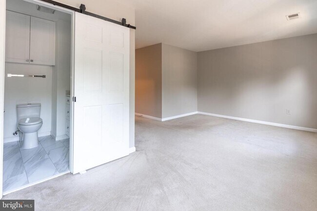 Building Photo - 8020 Bethelen Woods Ln