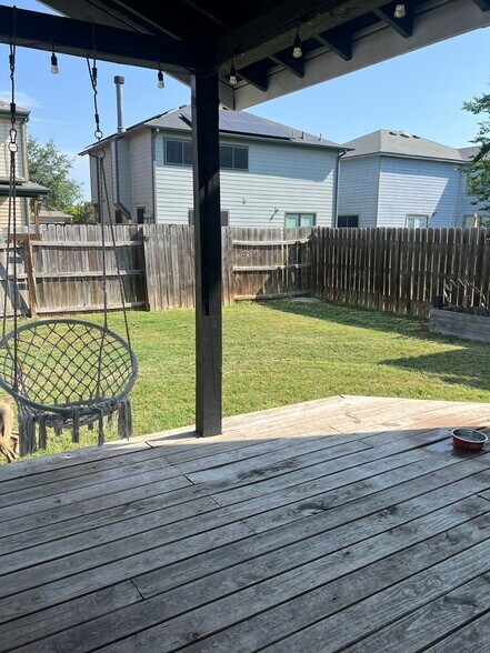 Backyard and covered deck - 9814 Autumn Arch