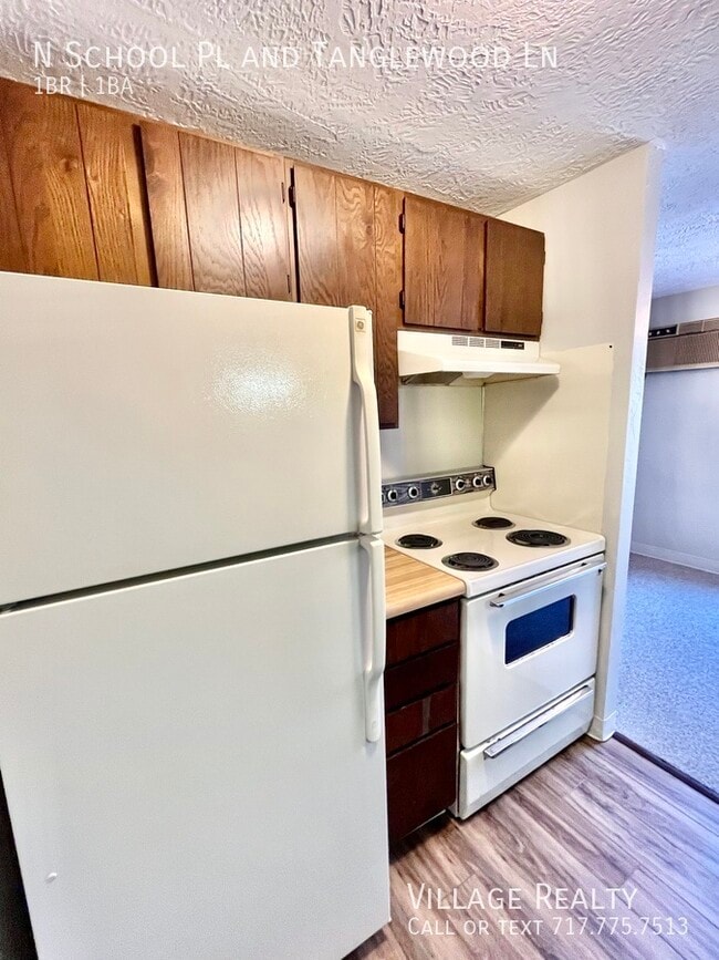 Building Photo - Few steps! Available NOW! Roomy 1-Bed with...