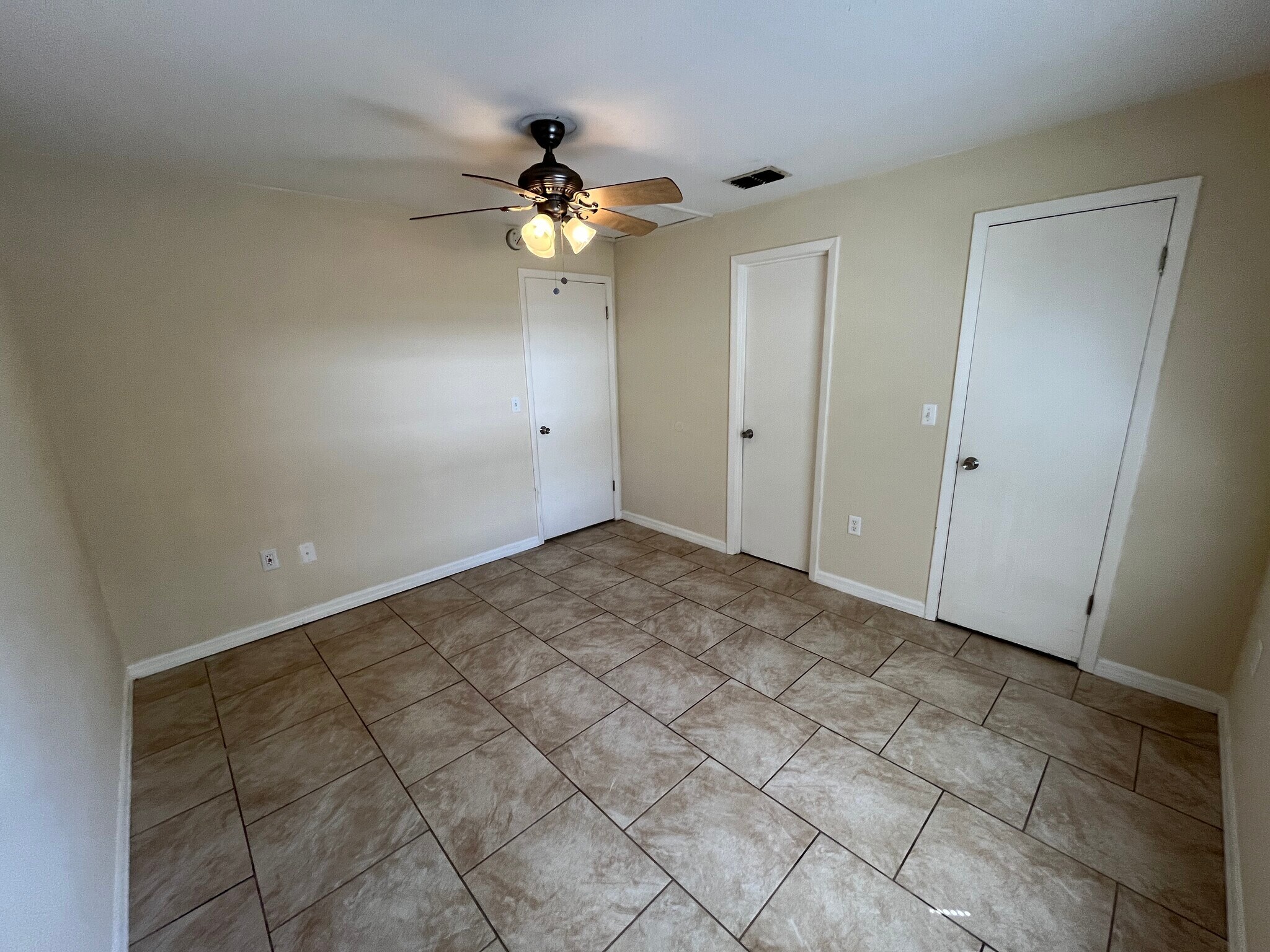 Building Photo - 715 Angelina Ln