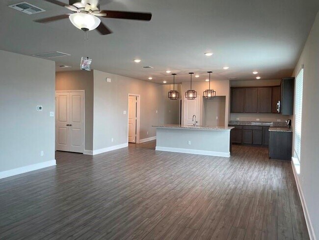 Building Photo - 5755 Redfish Ct