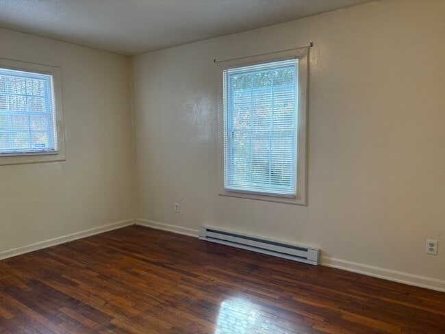 Building Photo - COMING SOON - 3 Bedroom, 1 Bathroom House in High Point!