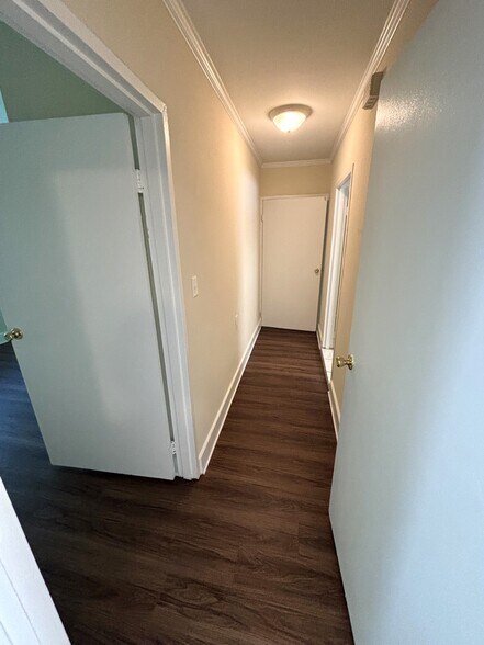 Building Photo - 950 Venita Dr