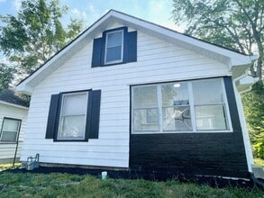 Building Photo - 4 Bedroom conveniently located in the popular Irvington neighborhood