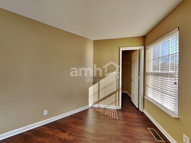 Building Photo - 112 Settlers Way