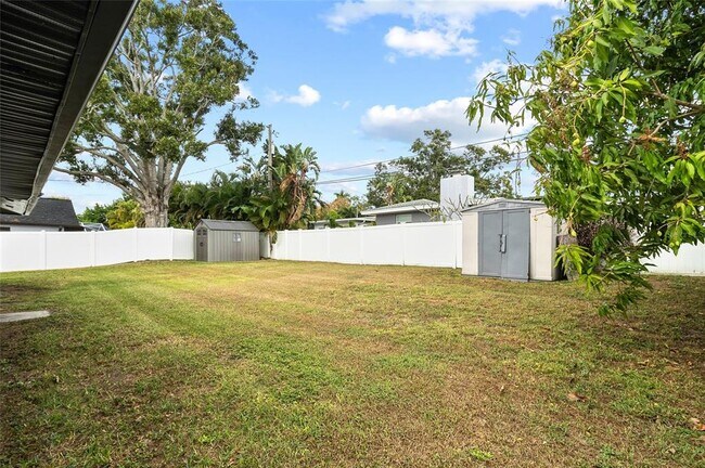 Building Photo - 1966 Sandra Dr