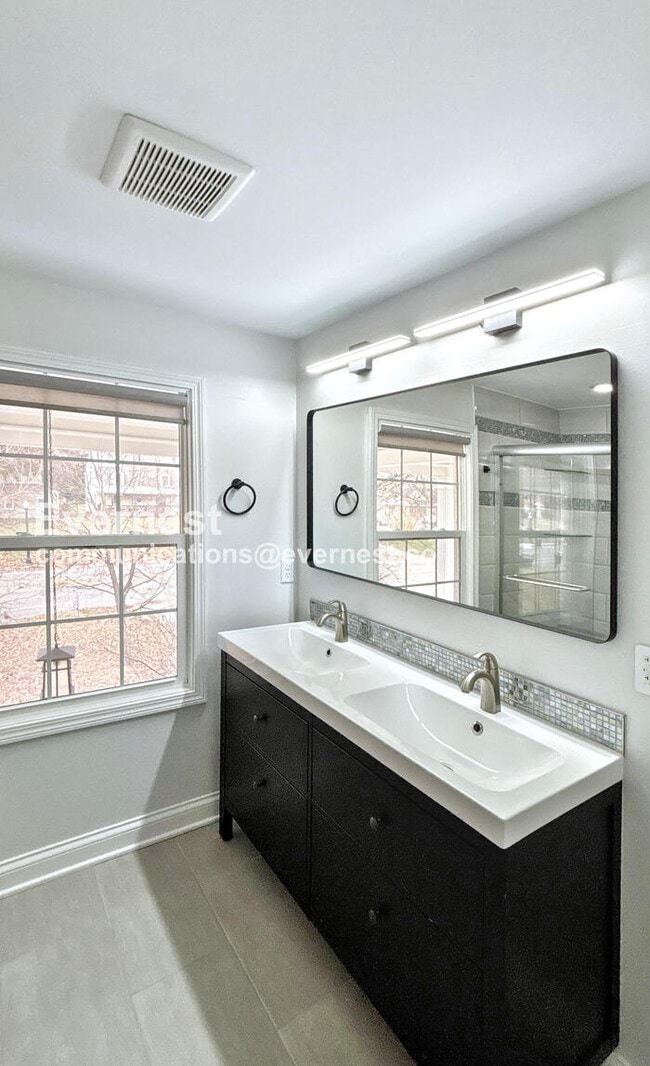 Building Photo - 616 Eastmoor Blvd