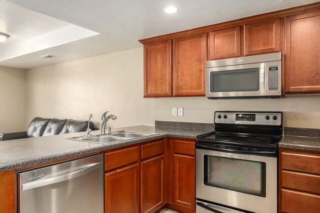 Kitchen towards living area - 122 S Tamarak Cir