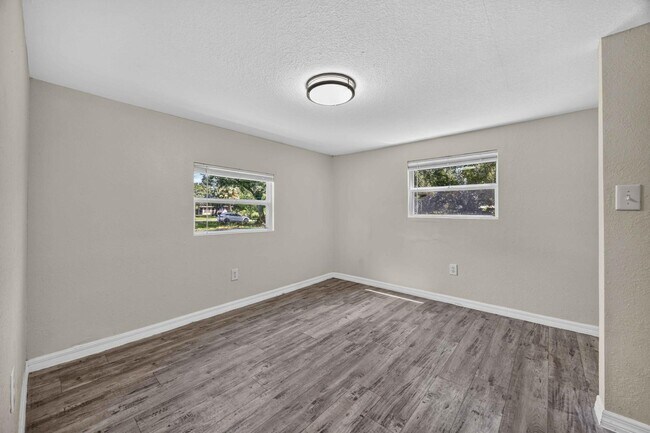 Building Photo - 6451 Spinner Dr