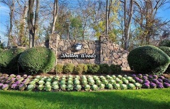 Building Photo - 850 Skyline Dr
