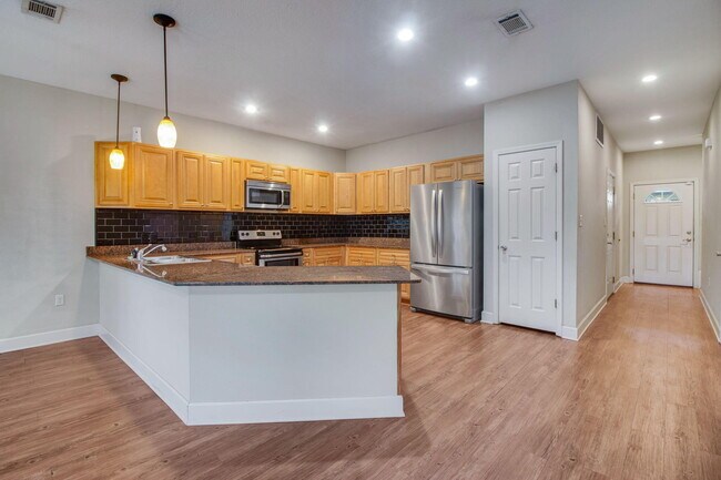 Building Photo - 408 Arbor Lake Dr