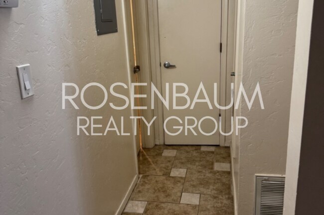 Building Photo - Charming 1-bedroom, 1-bath apartment in a ...