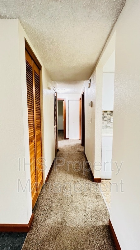 Building Photo - 1613 S Palouse Pl