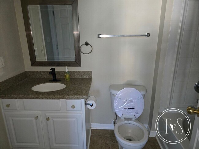 Building Photo - RATE DROP ALERT (was $2300/month)!