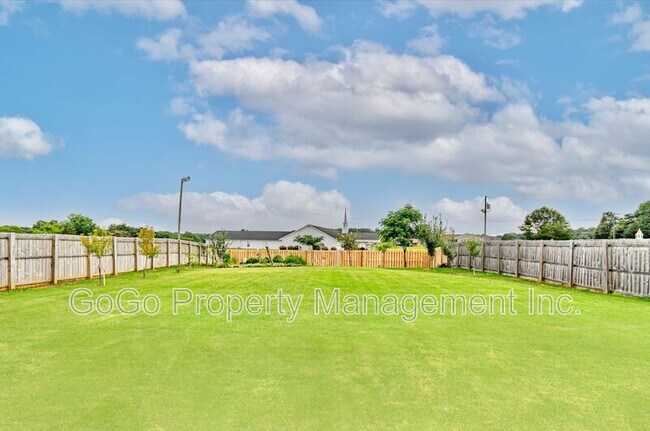 Building Photo - 110 Northwild Dr