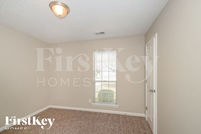 Building Photo - 125 Cedar Bend Dr