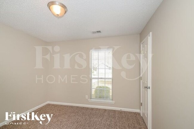 Building Photo - 125 Cedar Bend Dr