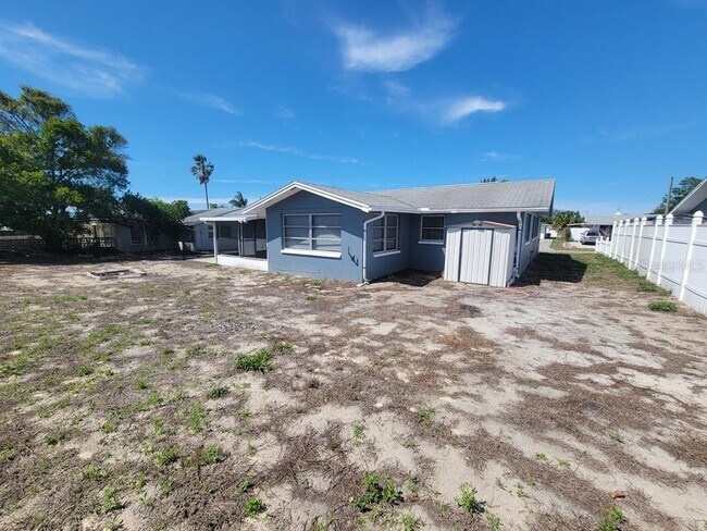 Building Photo - 7920 Pineapple Ln