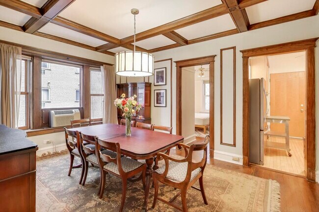 Building Photo - 3755 N Pine Grove Ave