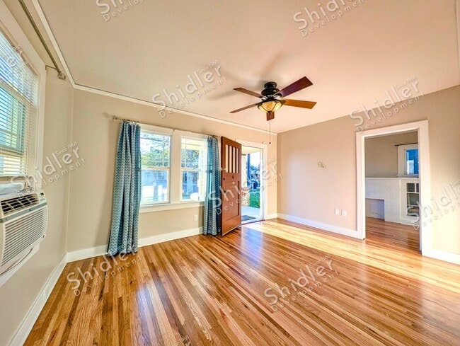 Building Photo - Upgraded Bungalow with Garage