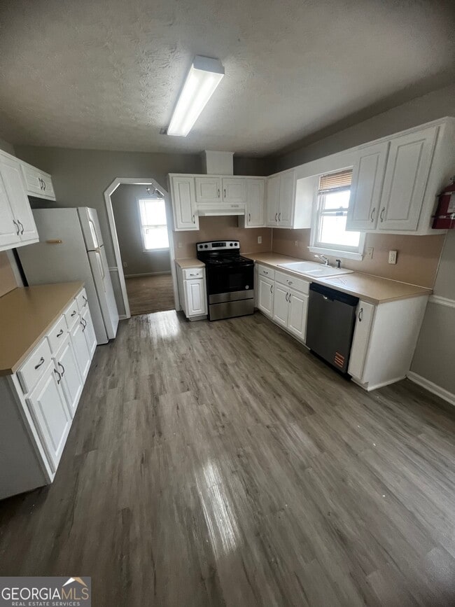 Building Photo - 5009 Mint Dr